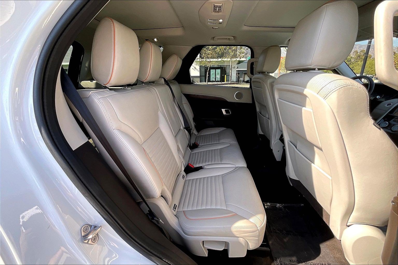 Used 2019 Land Rover Discovery HSE AWD/4WD image 19