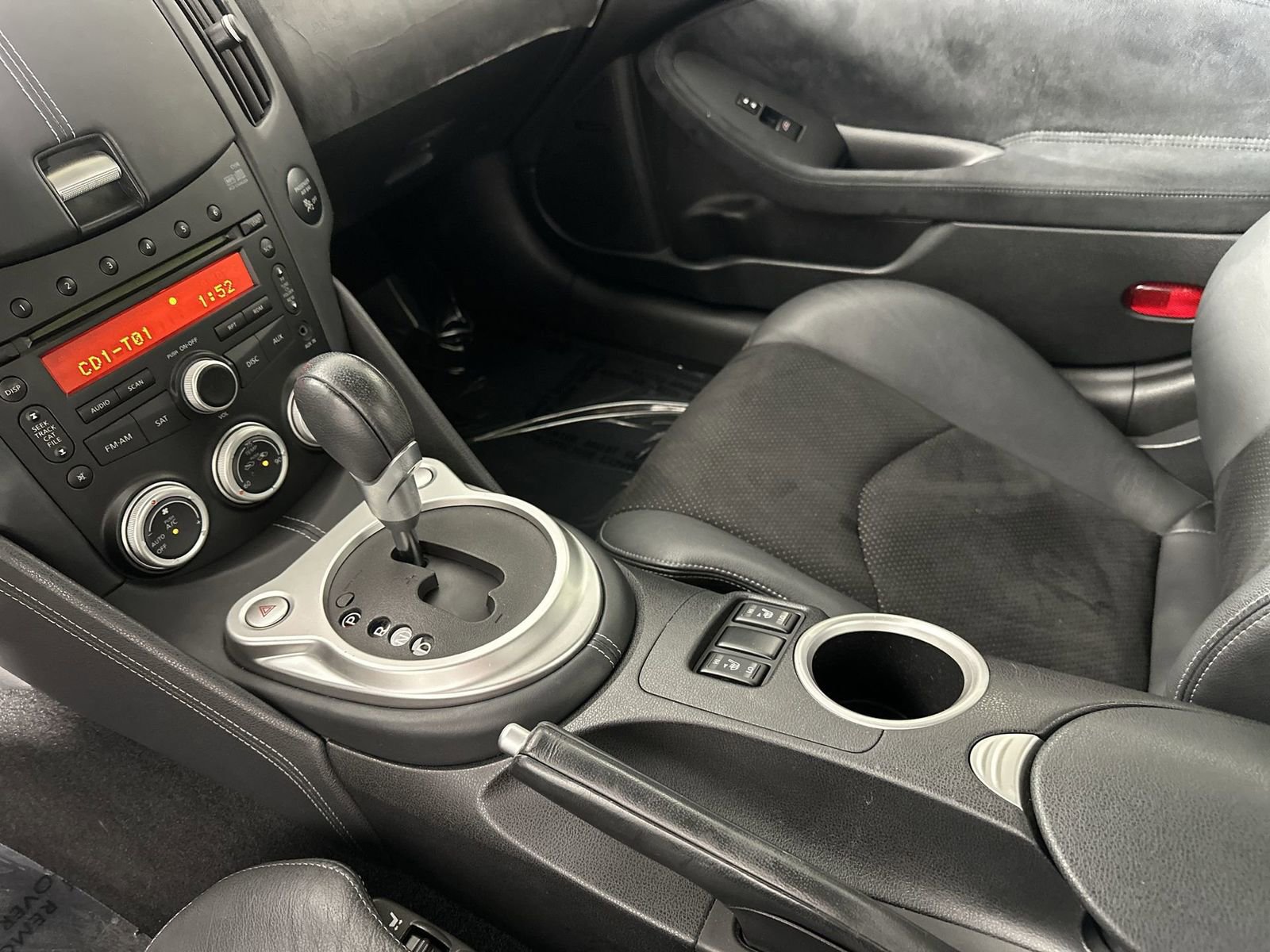 Used 2009 Nissan 370Z Touring RWD image 21
