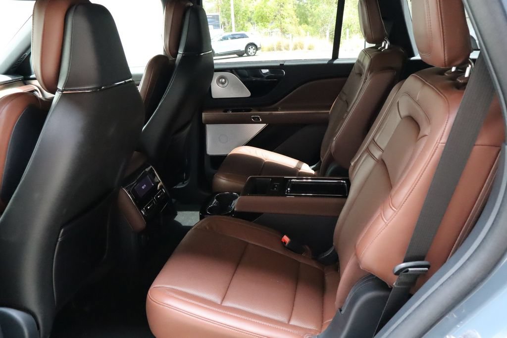 Used 2025 Lincoln Aviator Reserve w/ Equipment Group 201A AWD/4WD image 39