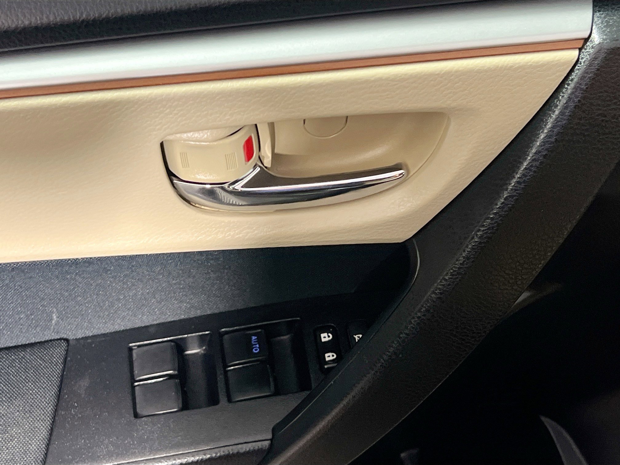 Used 2016 Toyota Corolla LE image 16