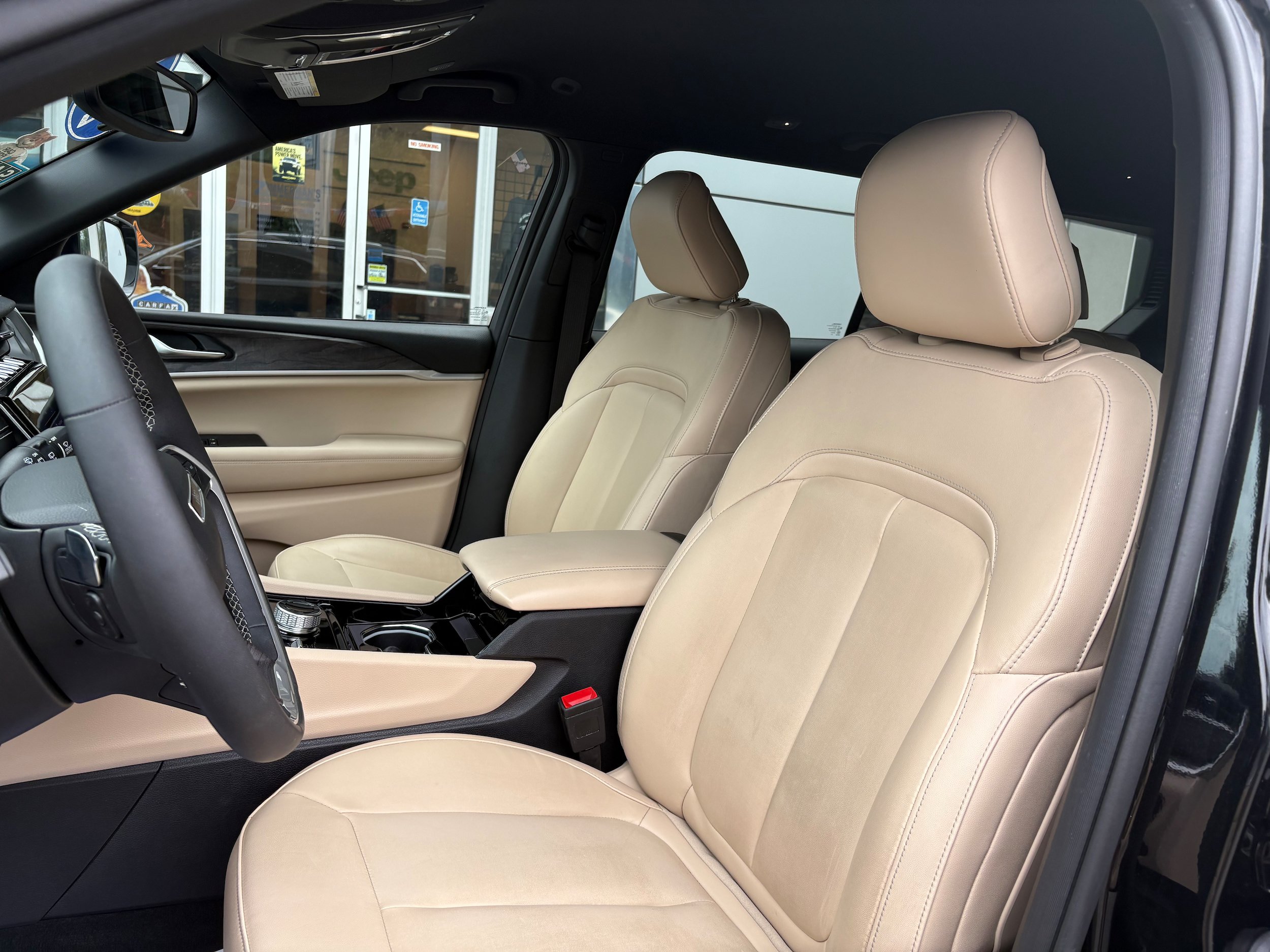 Used 2023 Jeep Grand Cherokee L Limited AWD/4WD image 18