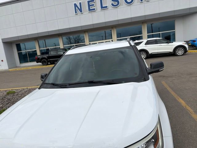 Used 2017 Ford Explorer XLT w/ Equipment Group 202A AWD/4WD image 5