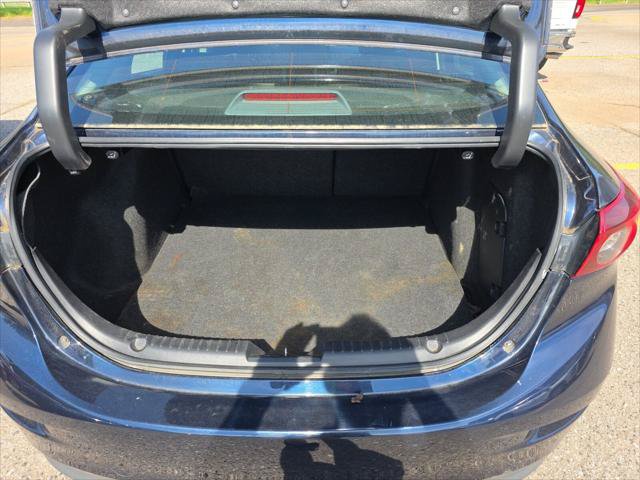 Used 2018 MAZDA MAZDA3 Sport FWD image 19