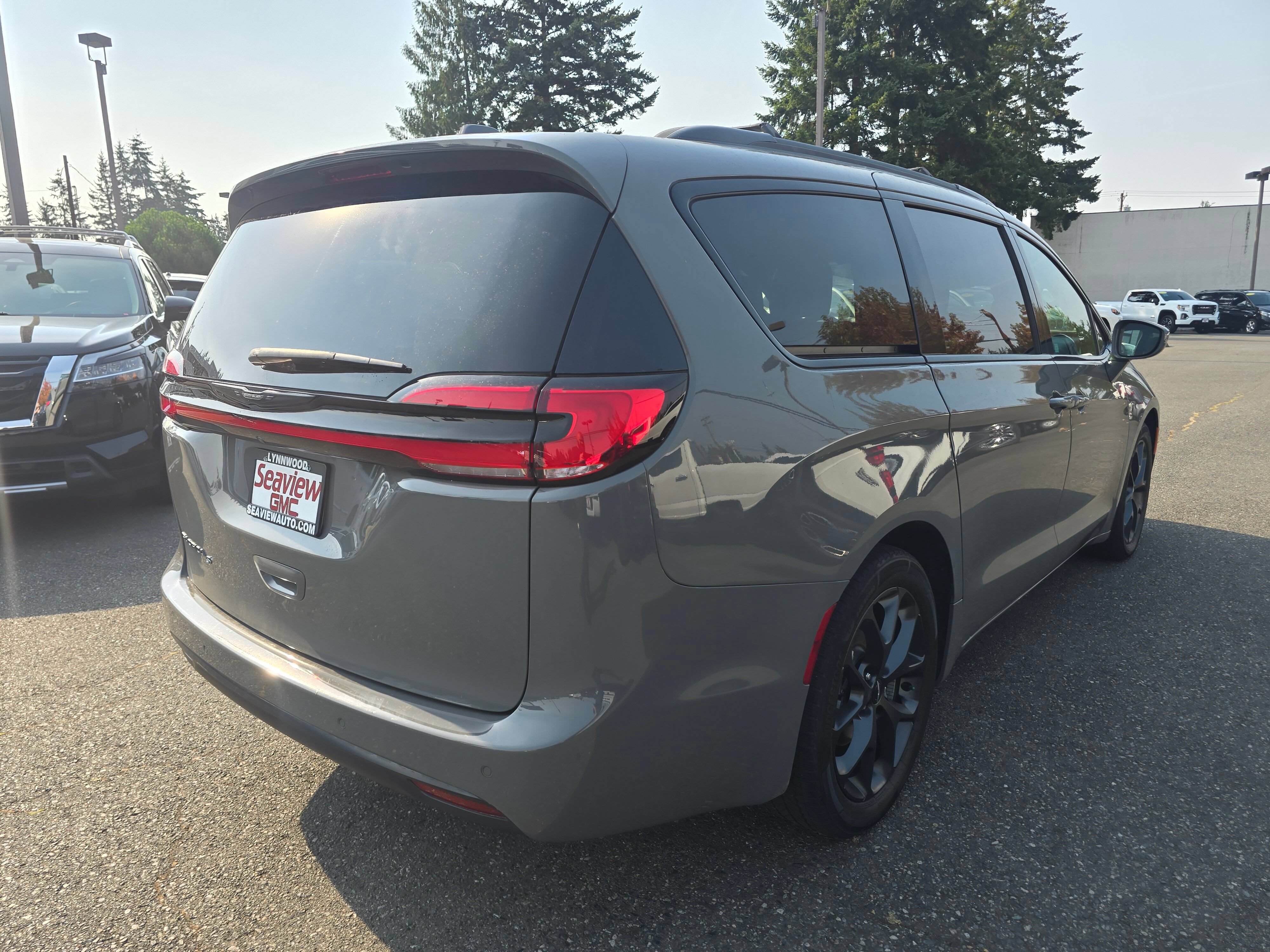 Used 2021 Chrysler Pacifica Touring w/ S Appearance Package FWD image 6
