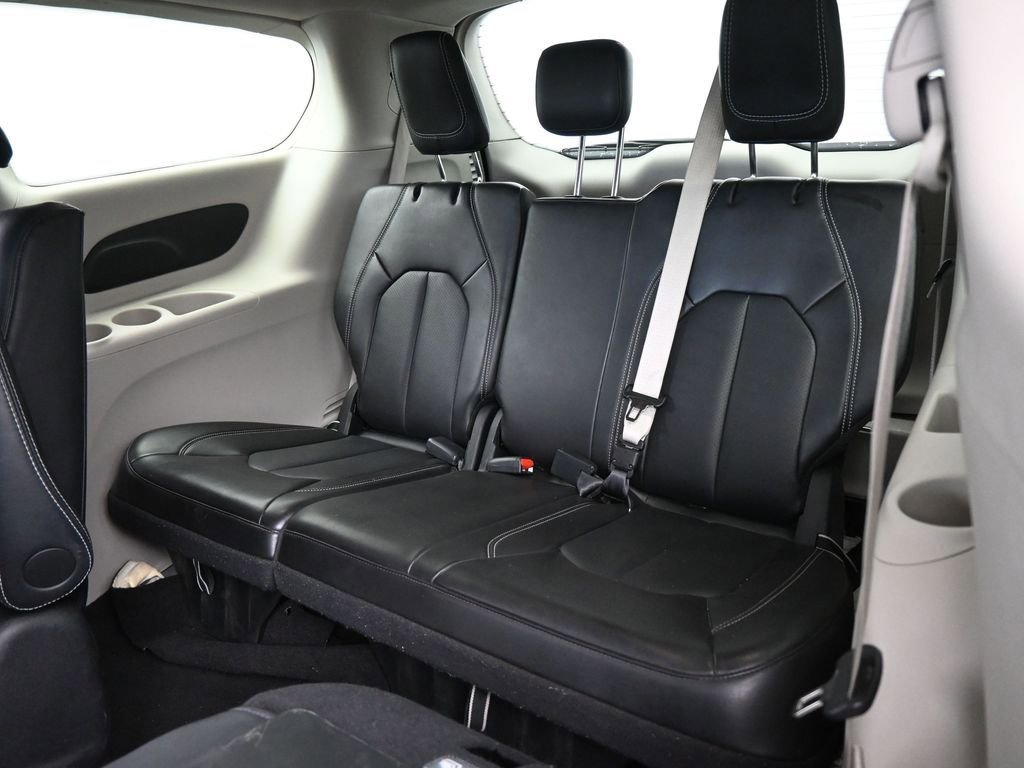 Used 2024 Chrysler Pacifica Select image 29