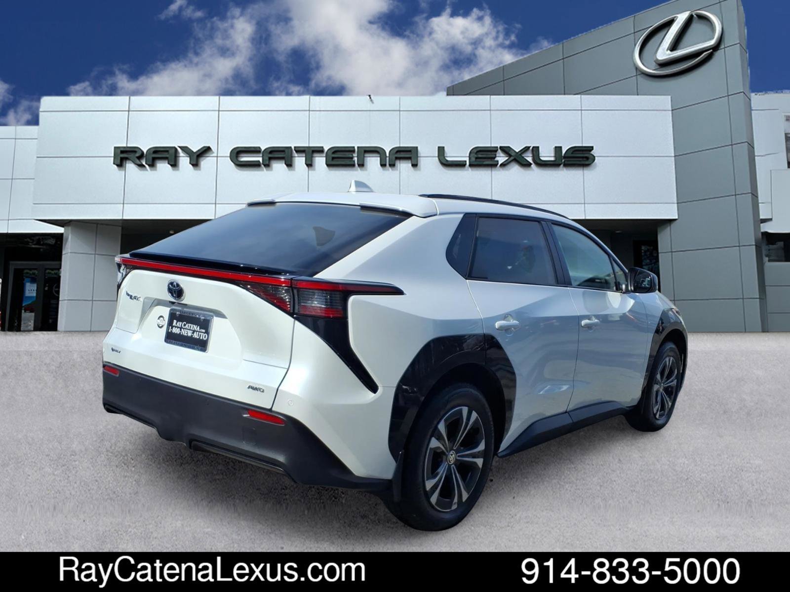 Used 2025 Toyota bZ4X AWD w/ Weather Package image 4
