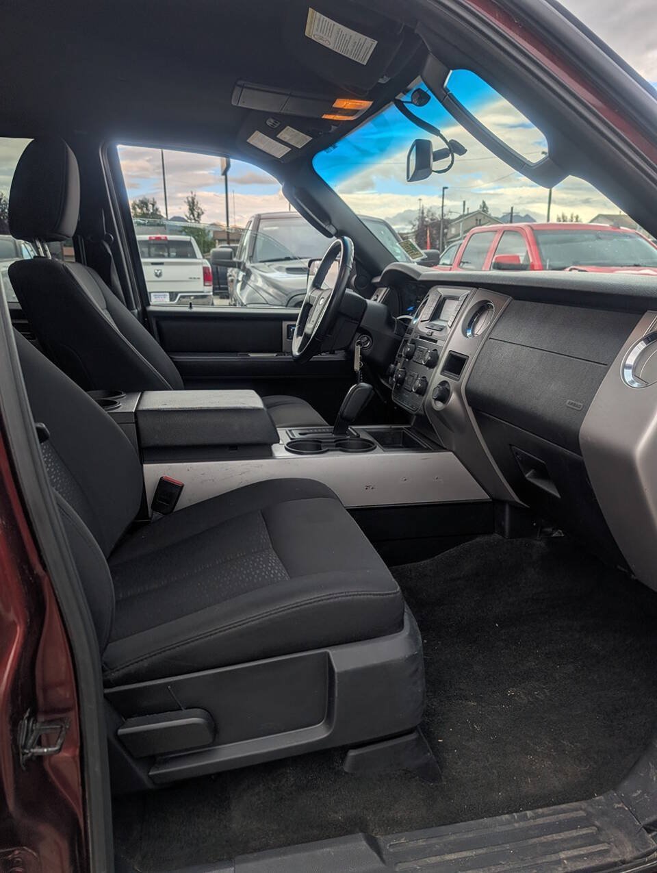 Used 2017 Ford Expedition XLT AWD/4WD image 29