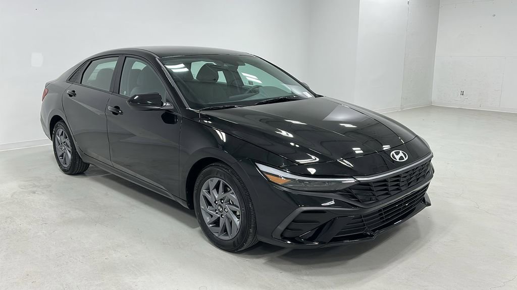 Certified 2024 Hyundai Elantra SEL image 7