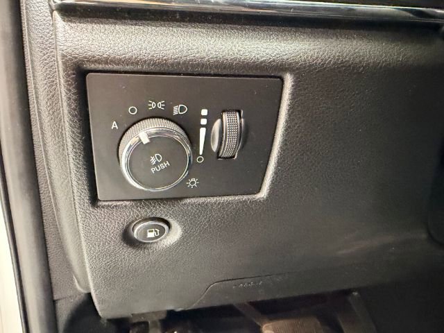 Used 2019 Jeep Grand Cherokee Limited w/ Luxury Group II image 35