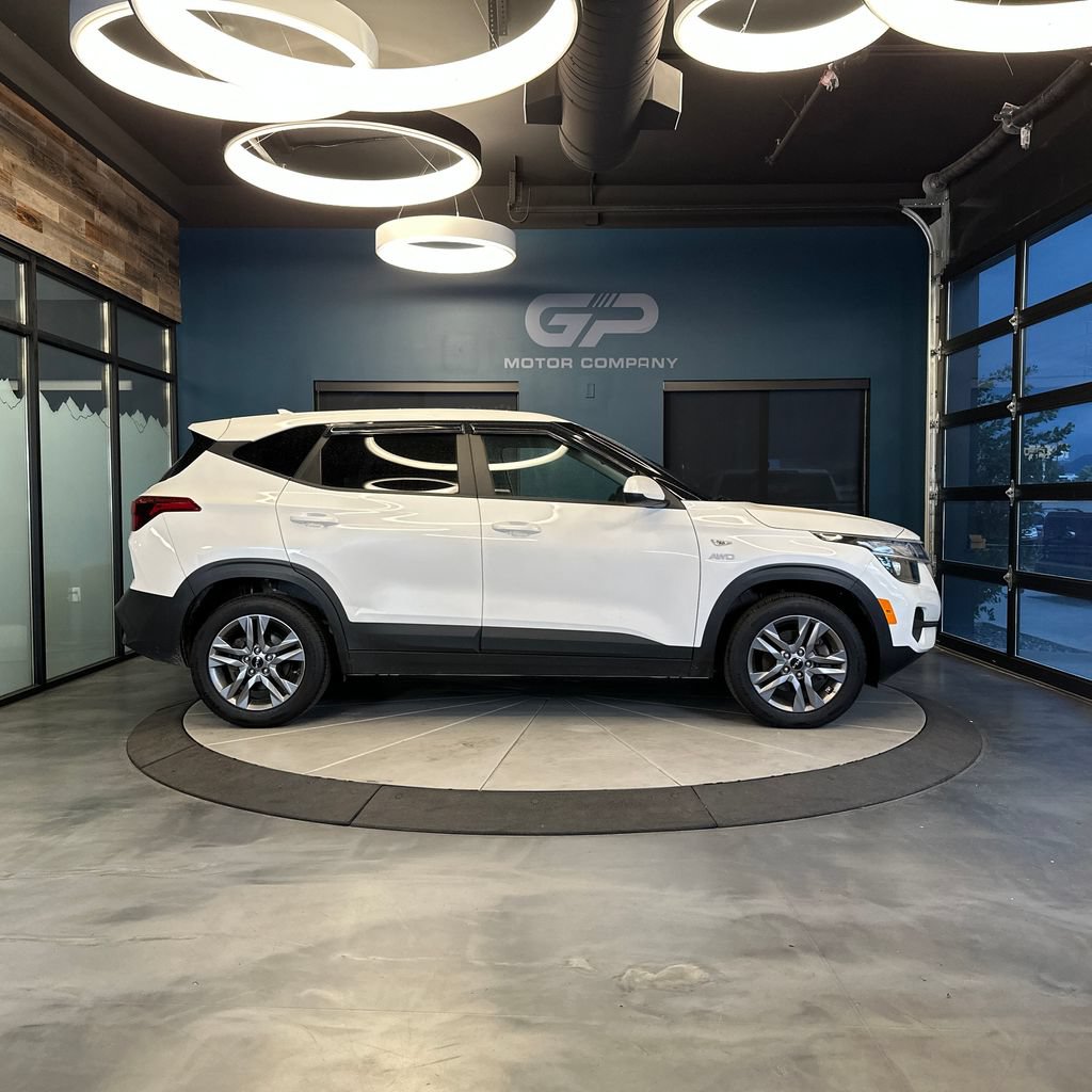 Used 2023 Kia Seltos LX AWD/4WD image 2