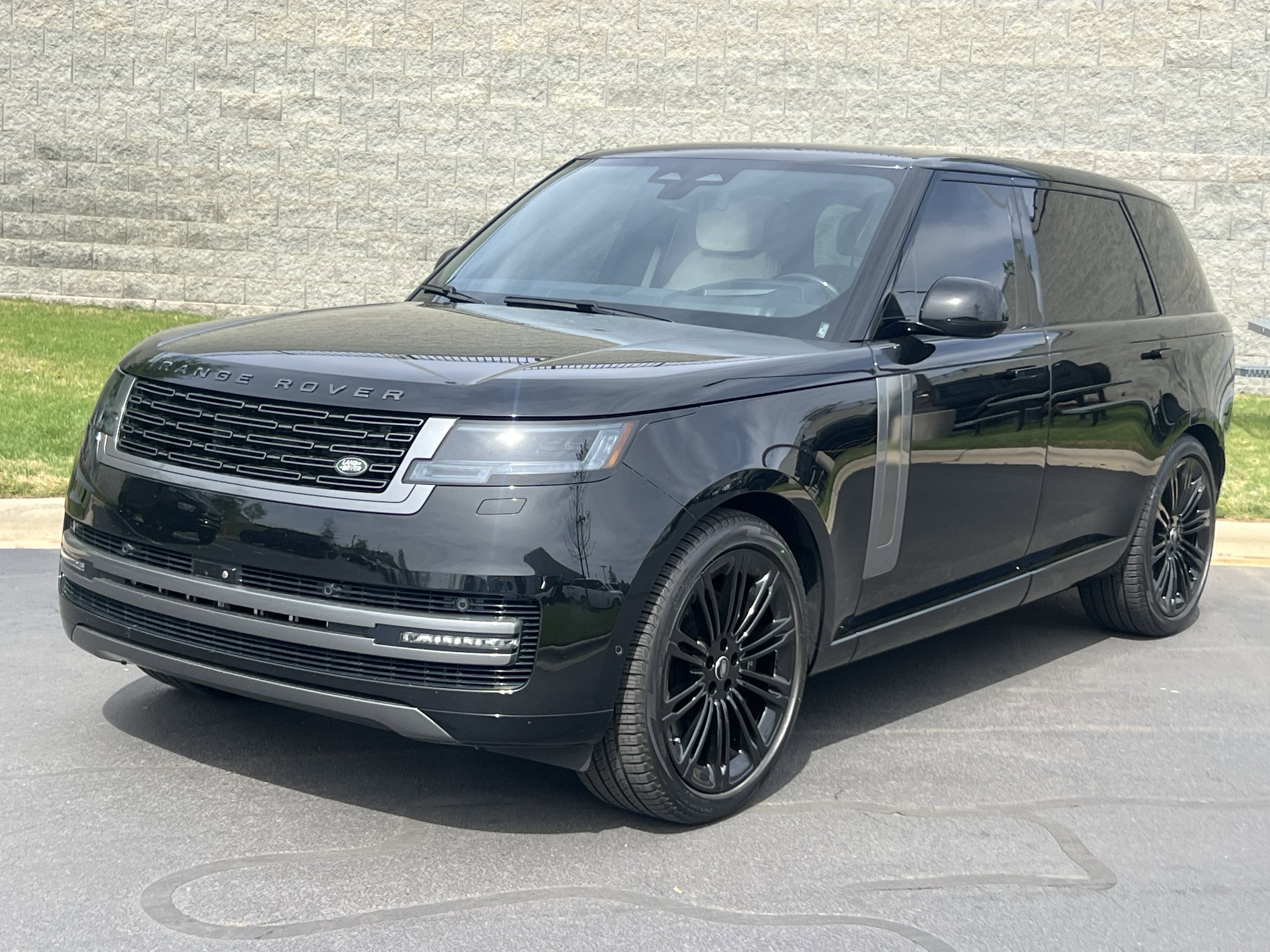 Certified 2024 Land Rover Range Rover Long Wheelbase SE image 2
