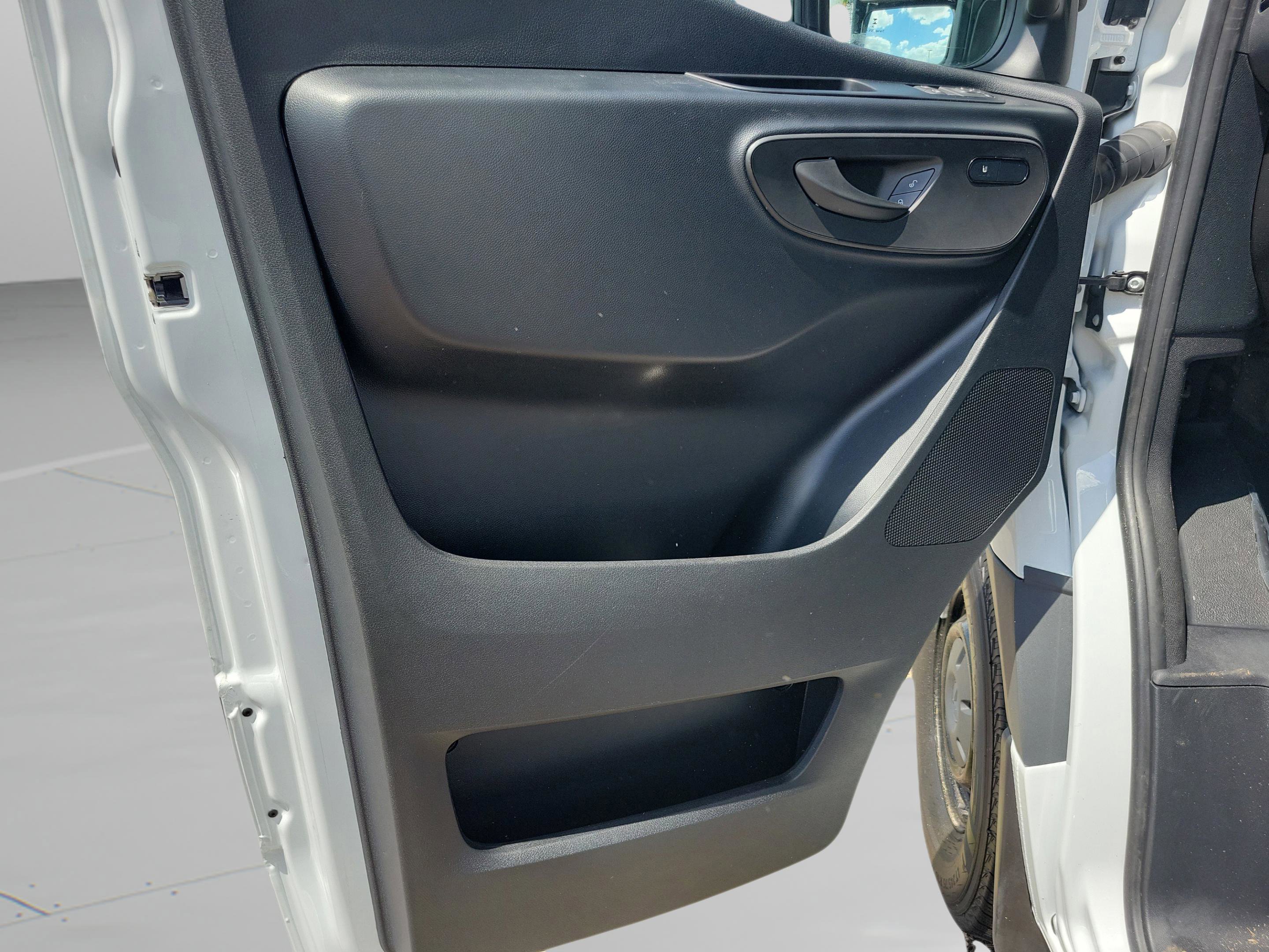 Used 2025 Mercedes-Benz Sprinter 2500 image 9
