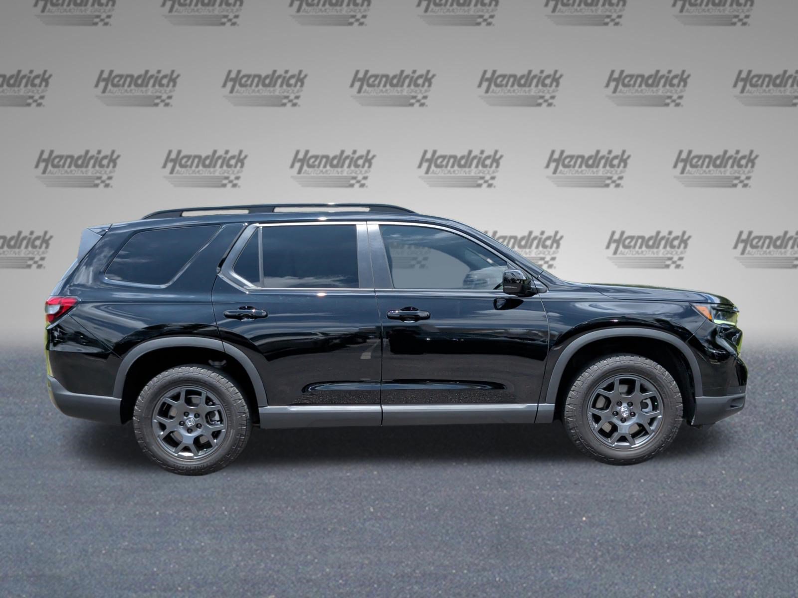 Used 2025 Honda Pilot TrailSport image 6
