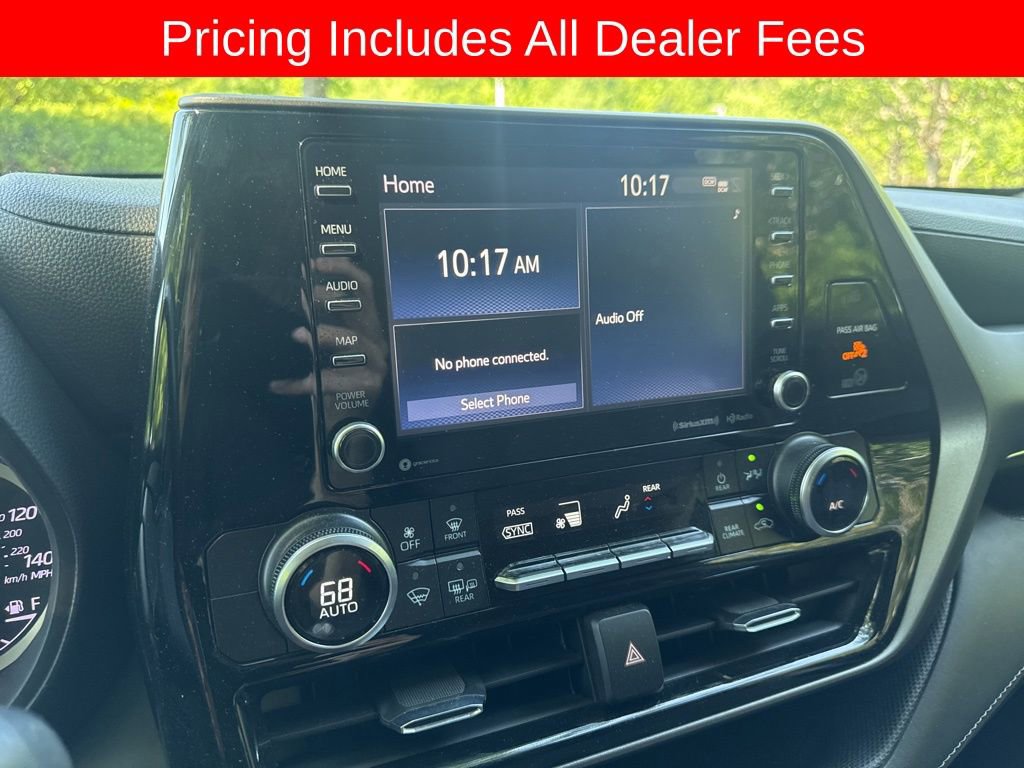 Used 2021 Toyota Highlander LE AWD/4WD image 3