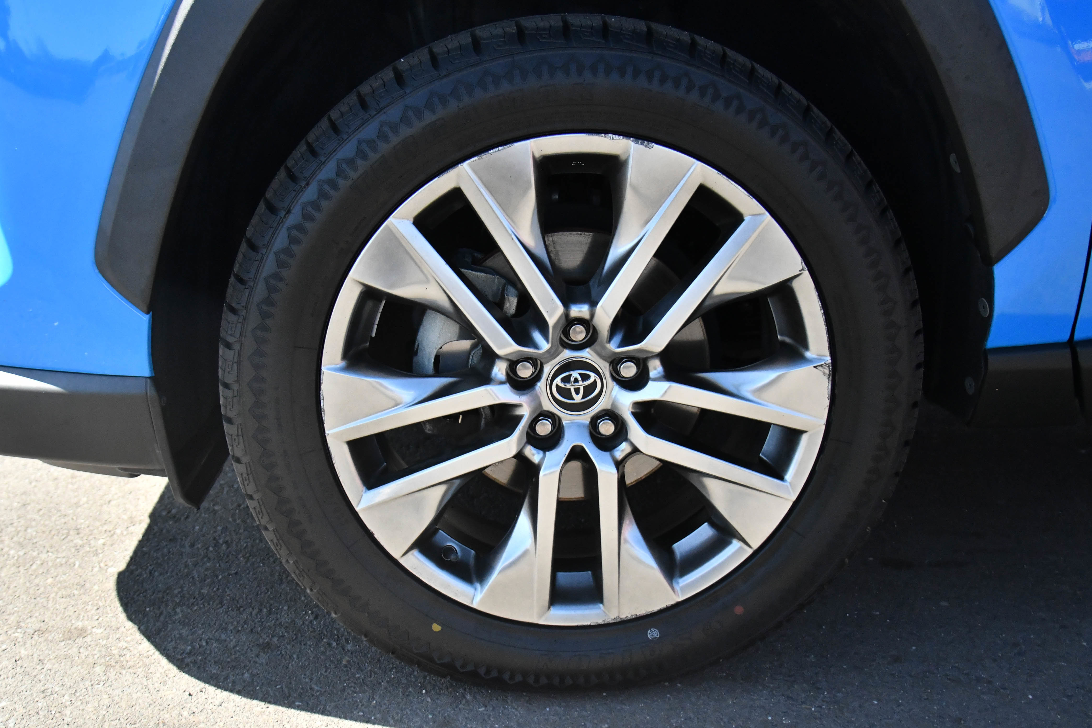 Used 2020 Toyota RAV4 XLE Premium FWD image 12