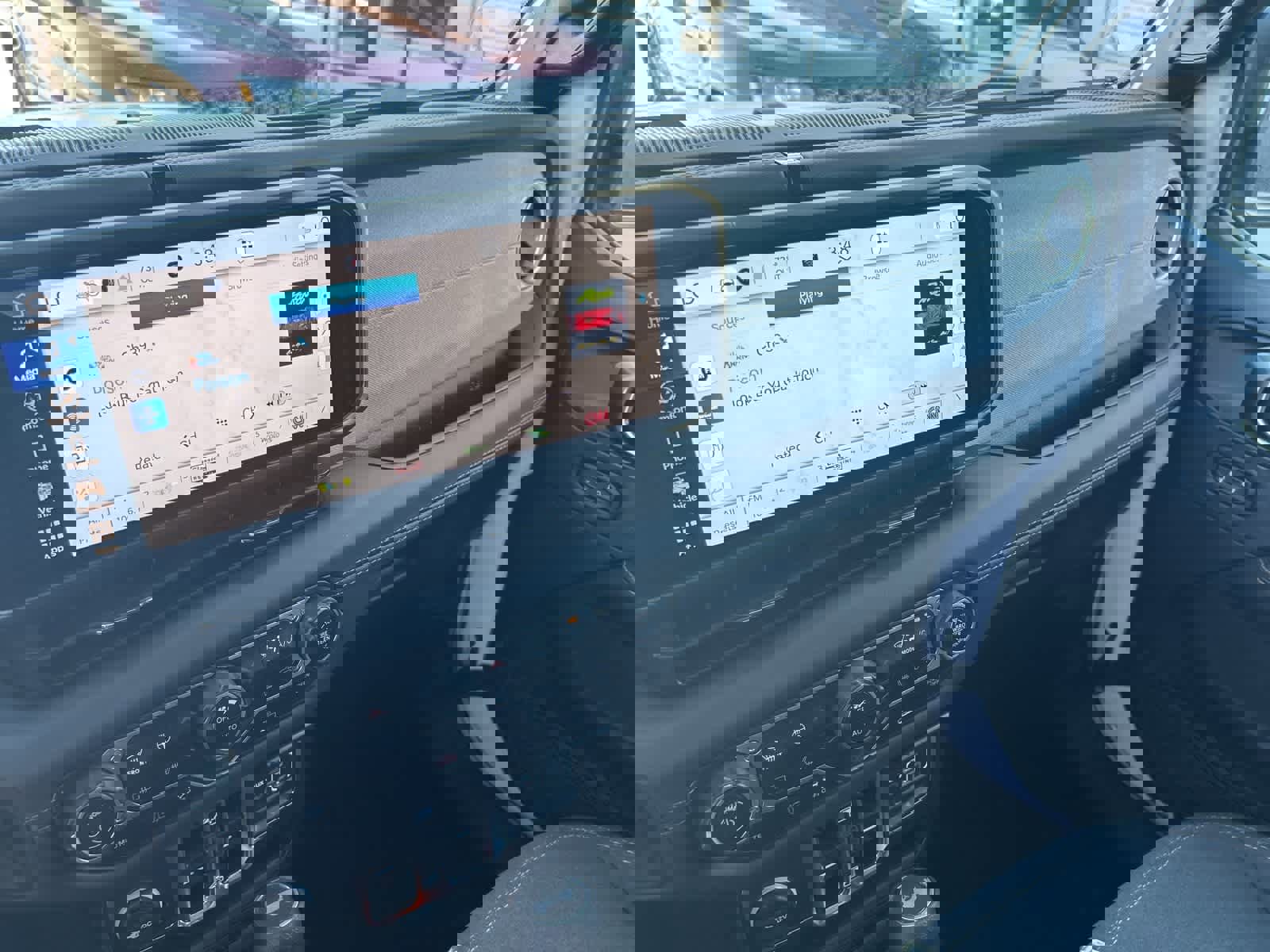 Used 2025 Jeep Wrangler Sahara image 45