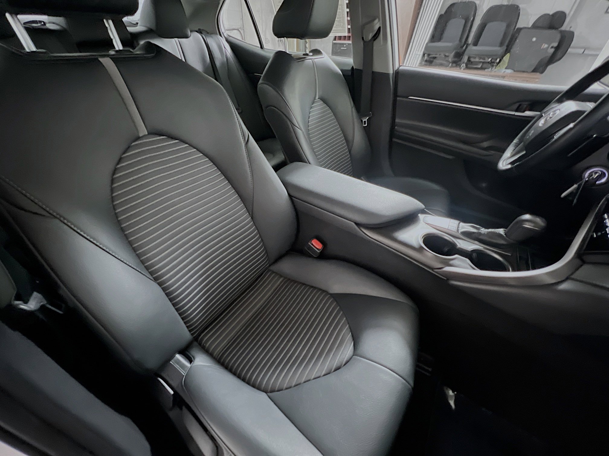 Used 2023 Toyota Camry SE image 29