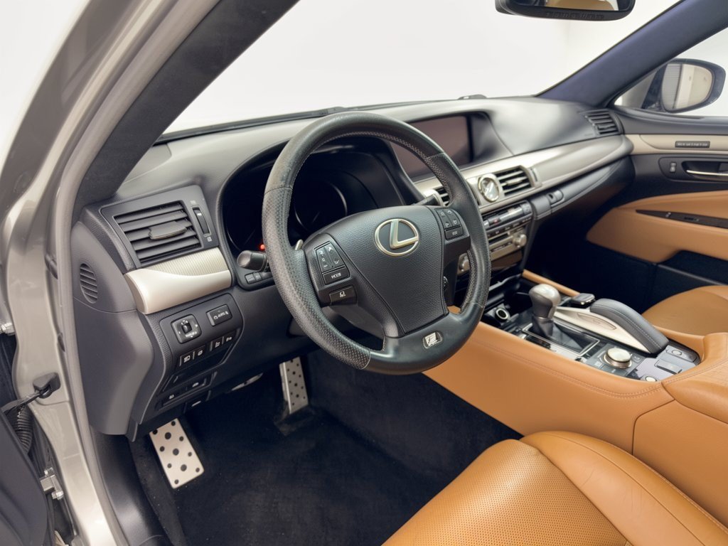 Used 2016 Lexus LS 460 w/ F Sport Package RWD image 4
