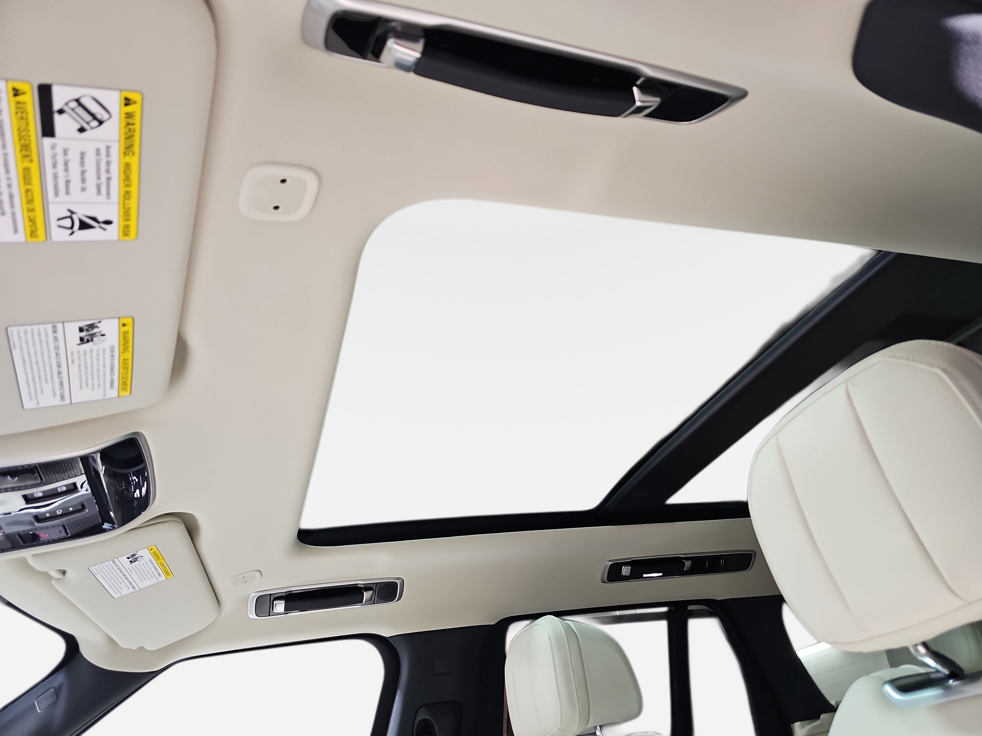 Used 2025 Land Rover Range Rover SE AWD/4WD image 32