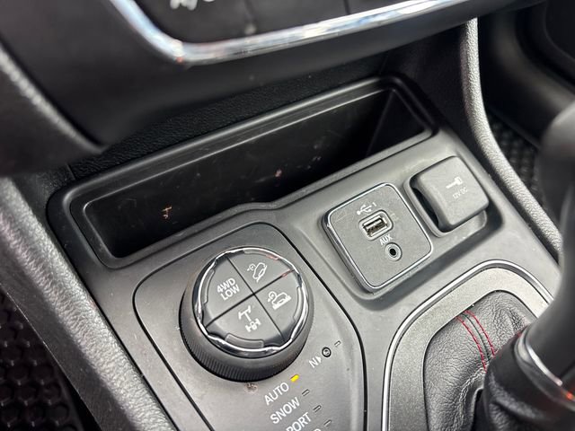 Used 2022 Jeep Cherokee Trailhawk image 23