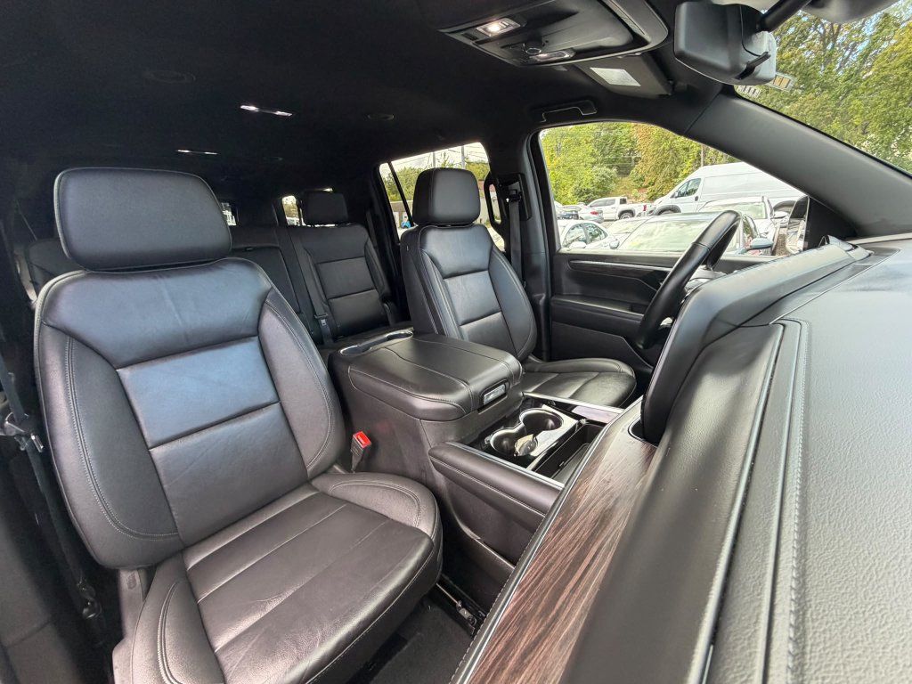 Used 2025 Chevrolet Suburban LT AWD/4WD image 23
