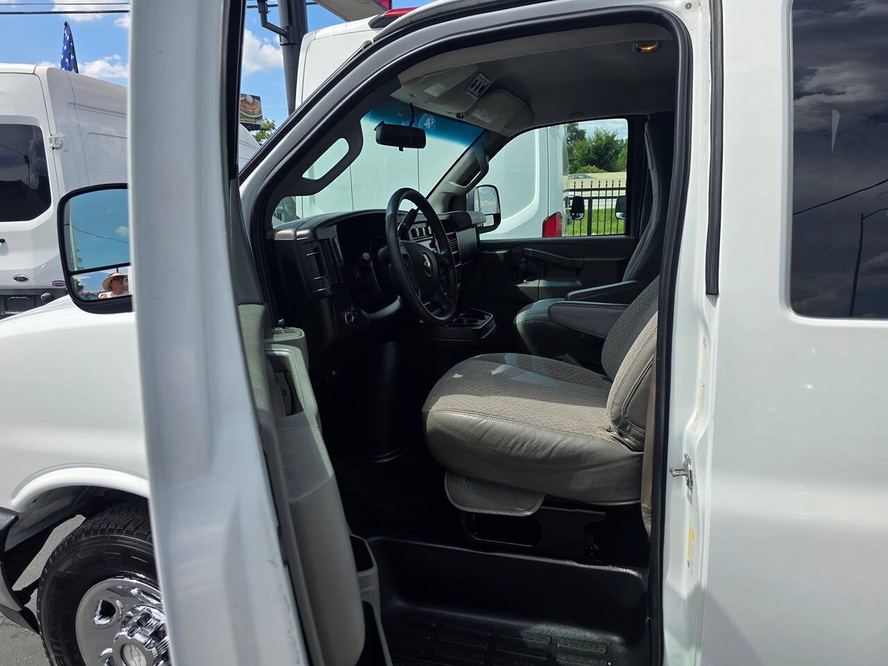 Used 2018 Chevrolet Express 3500 LT w/ LT Preferred Equipment Group RWD image 14