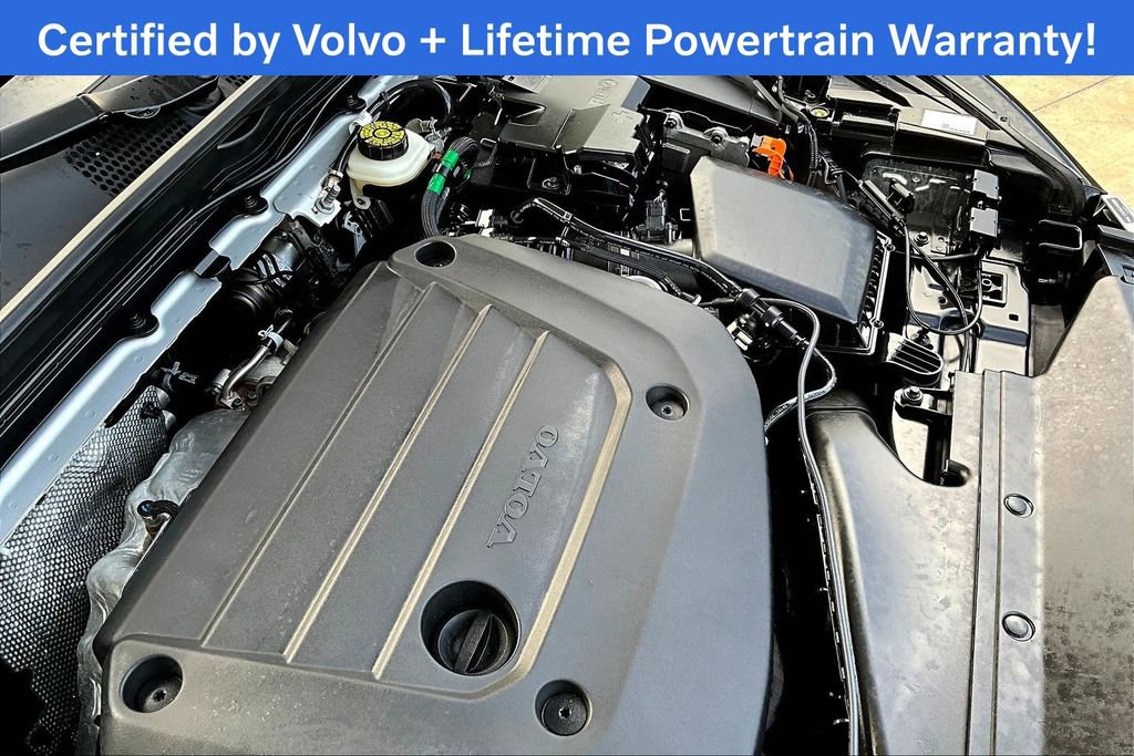 Used 2025 Volvo XC40 B5 Plus AWD/4WD image 46