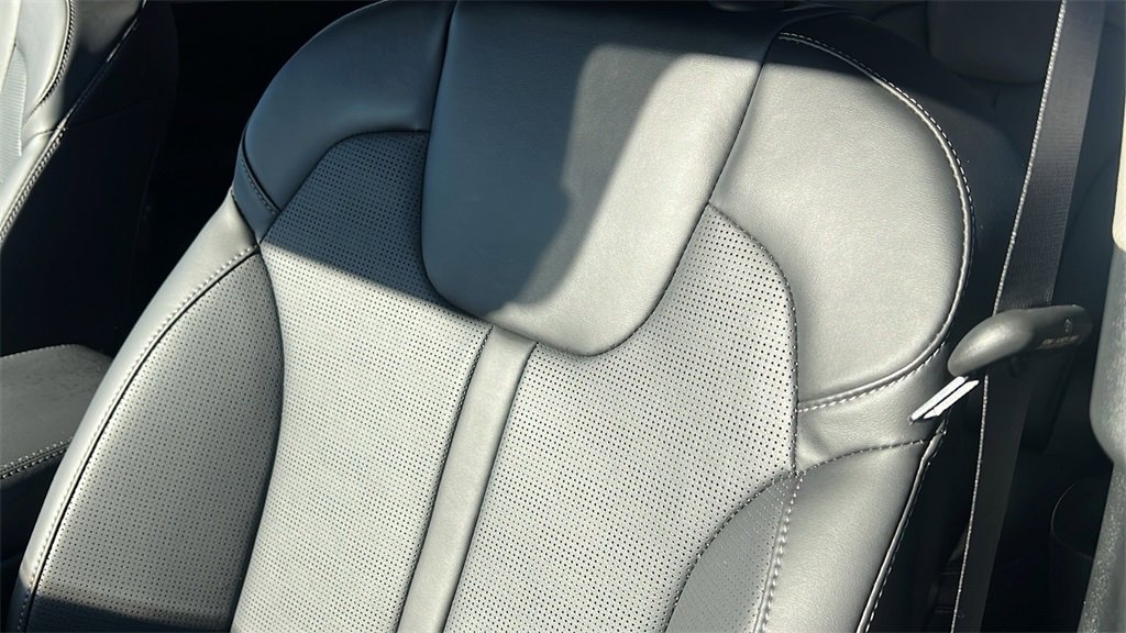 Certified 2025 Kia Sorento SX image 20