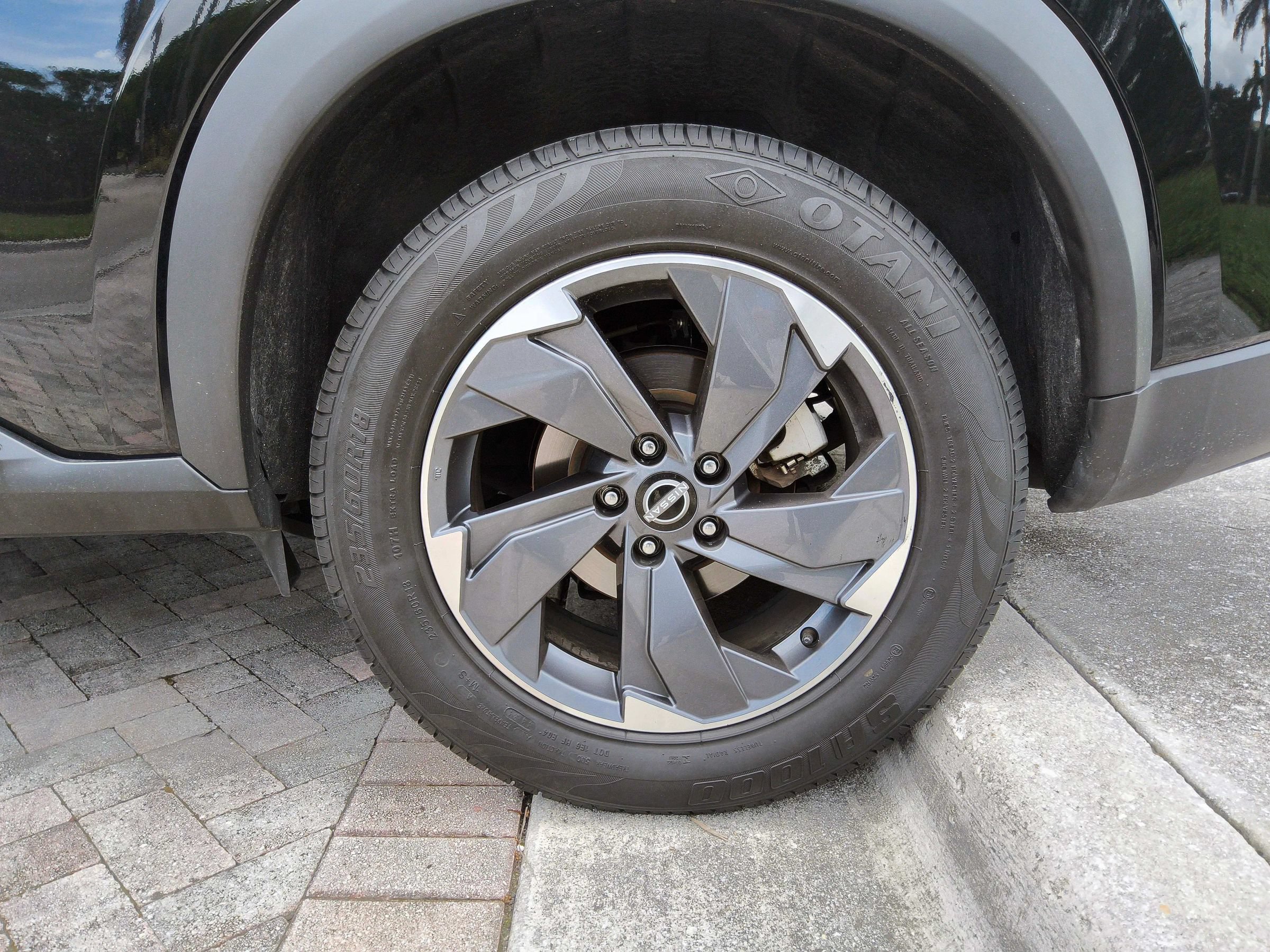 Used 2024 Nissan Rogue SV FWD image 46