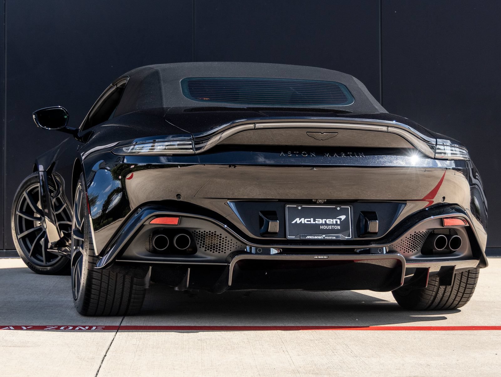 Used 2022 Aston Martin V8 Vantage Roadster RWD image 6