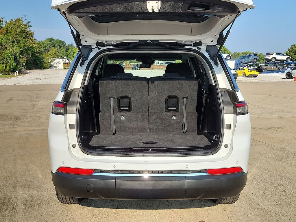 Used 2023 Jeep Grand Cherokee L Laredo image 8