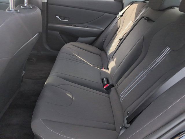 Used 2025 Hyundai Elantra SEL FWD image 28