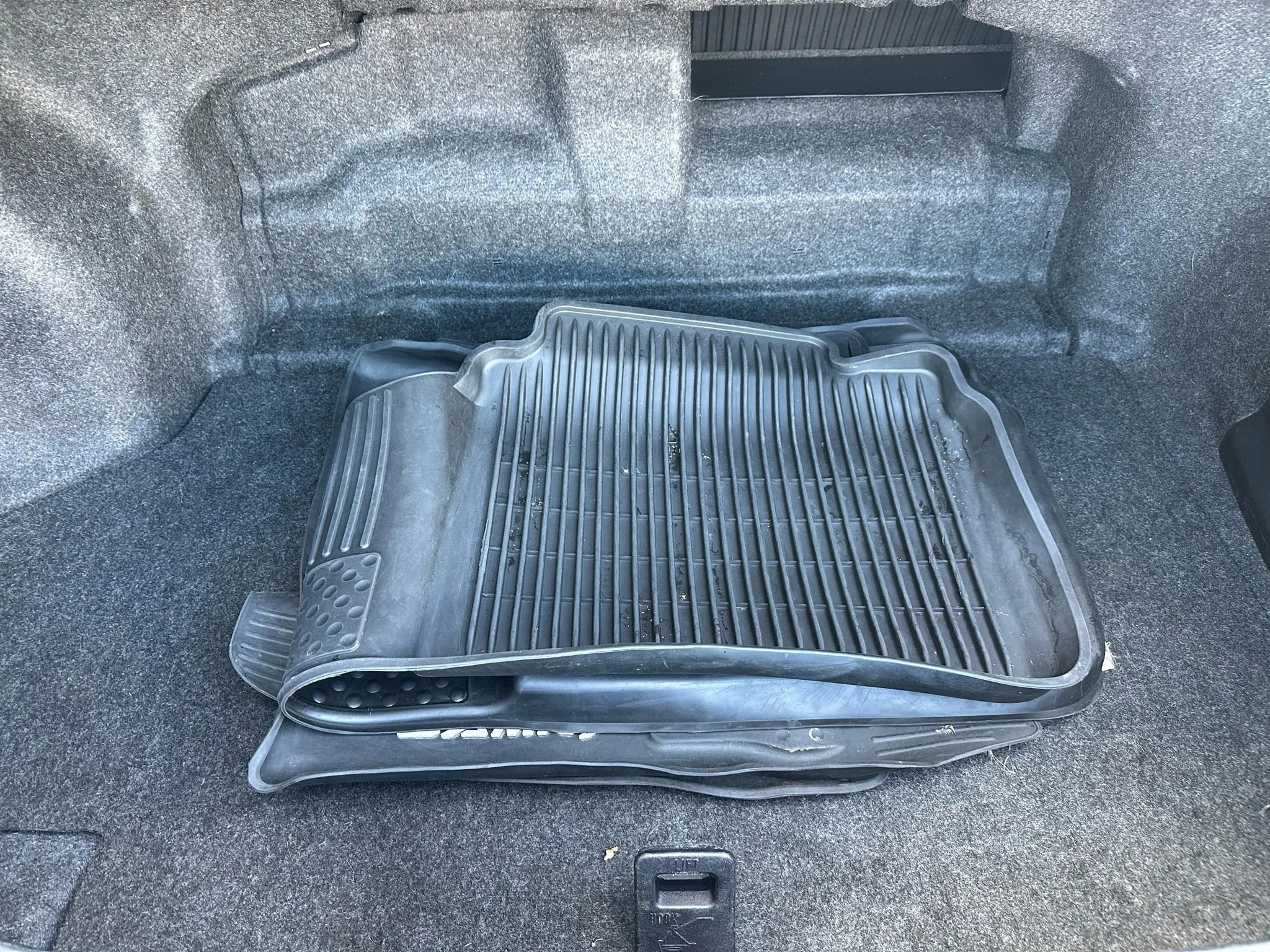 Used 2016 Toyota Camry LE FWD image 19