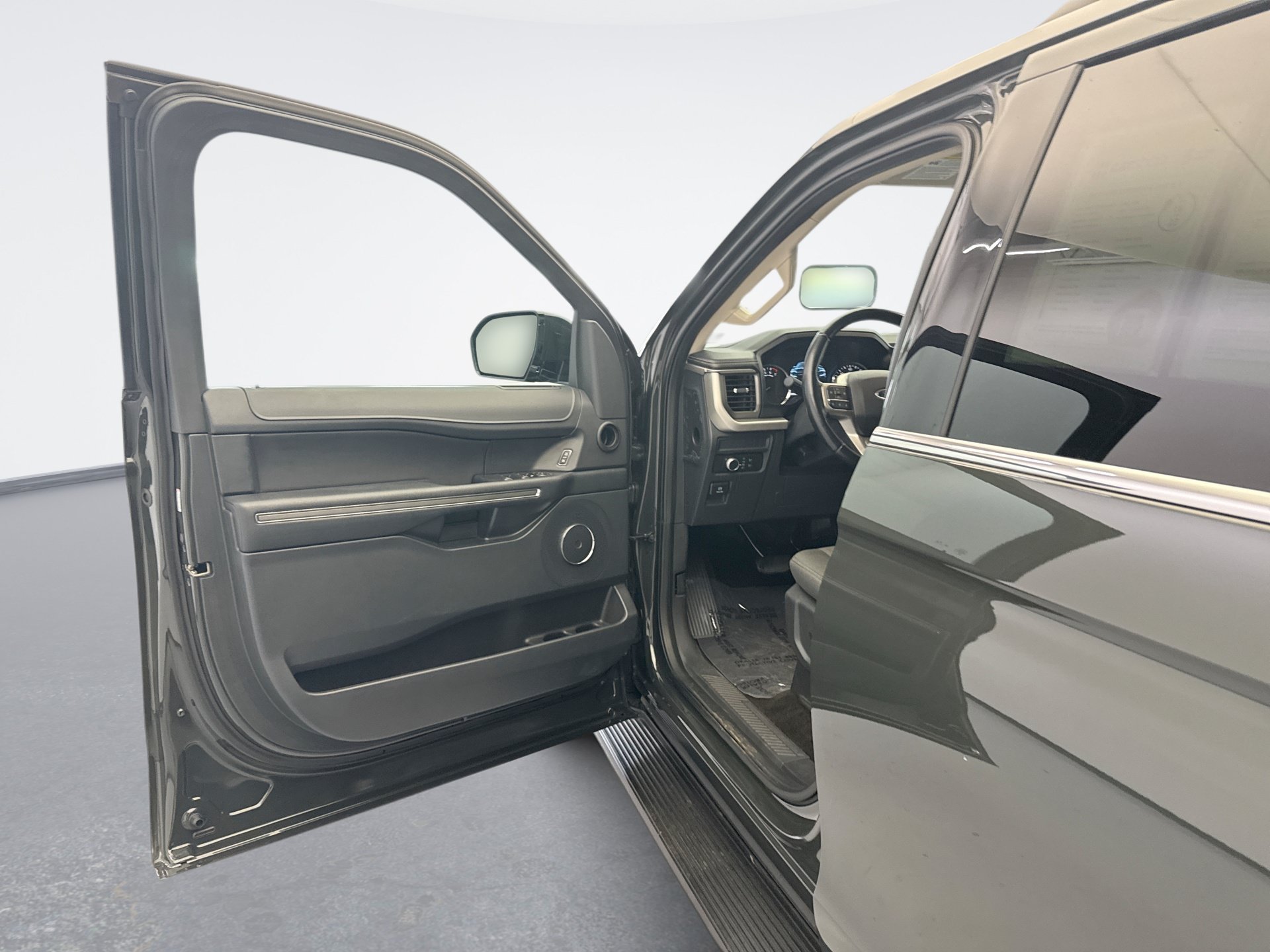 Used 2022 Ford Expedition XLT AWD/4WD image 9