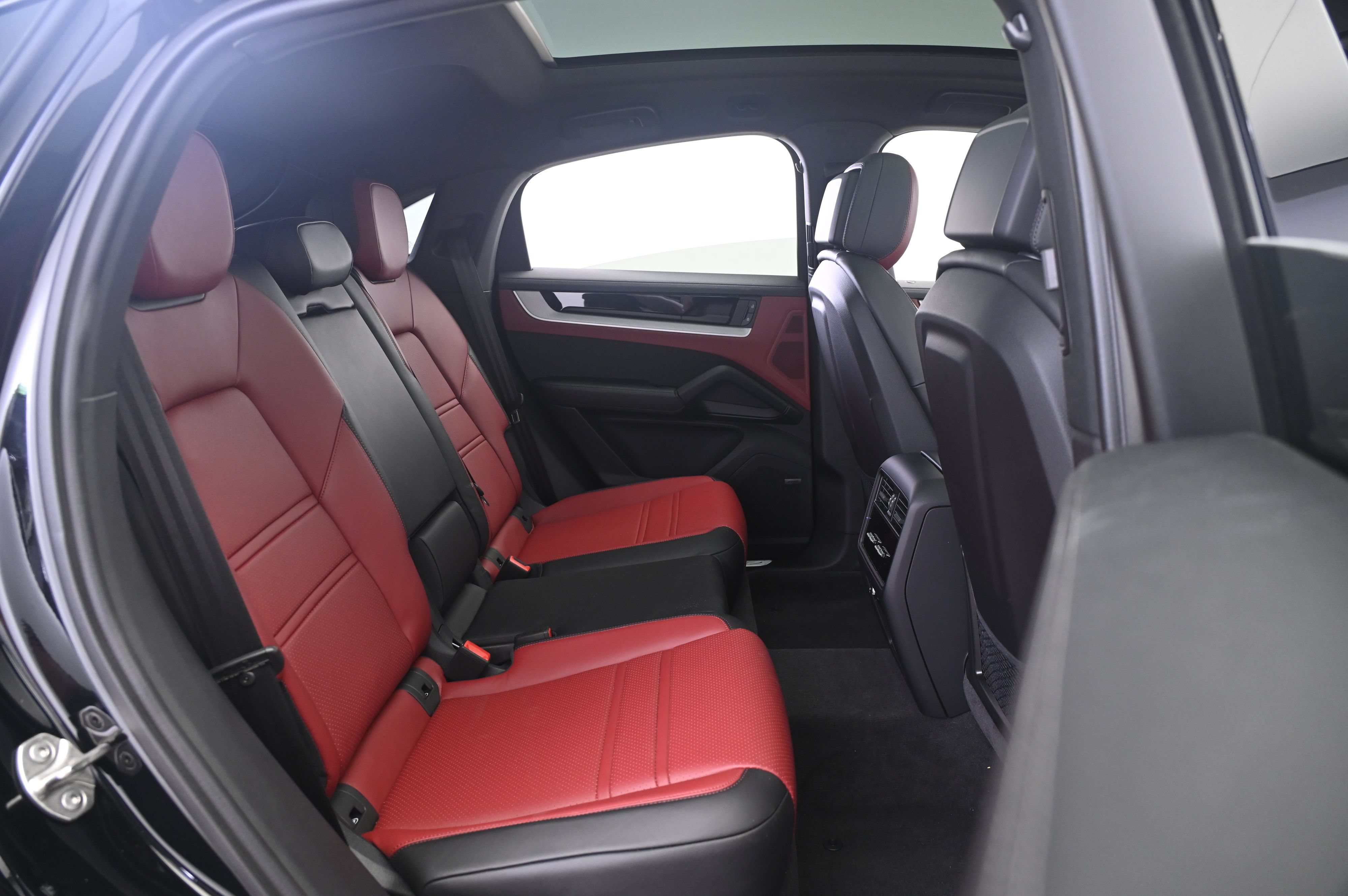 Certified 2026 Porsche Cayenne S AWD/4WD image 18