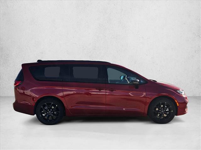 New 2026 Chrysler Pacifica Limited image 4