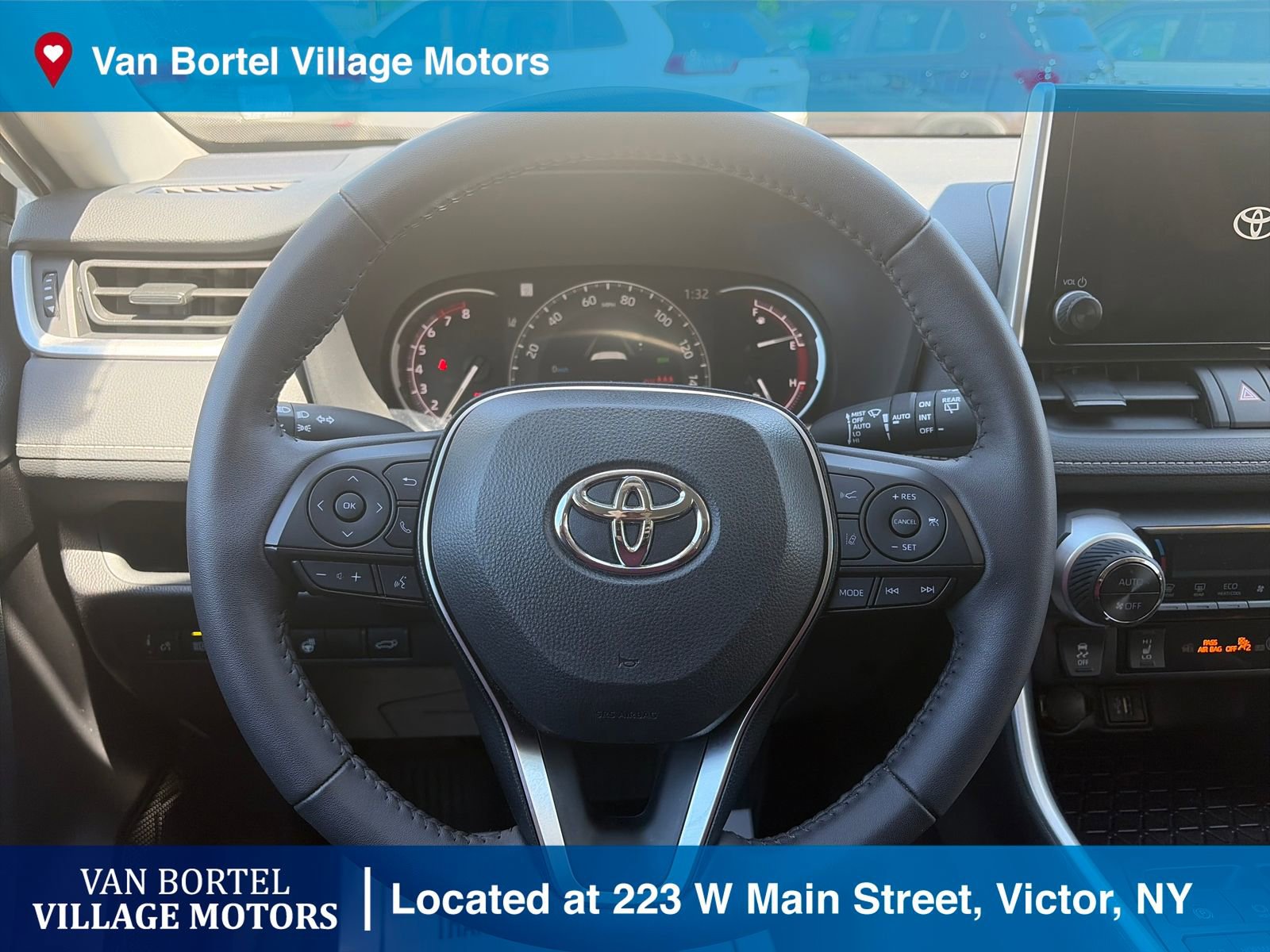 Used 2025 Toyota RAV4 XLE w/ Convenience Package AWD/4WD image 17