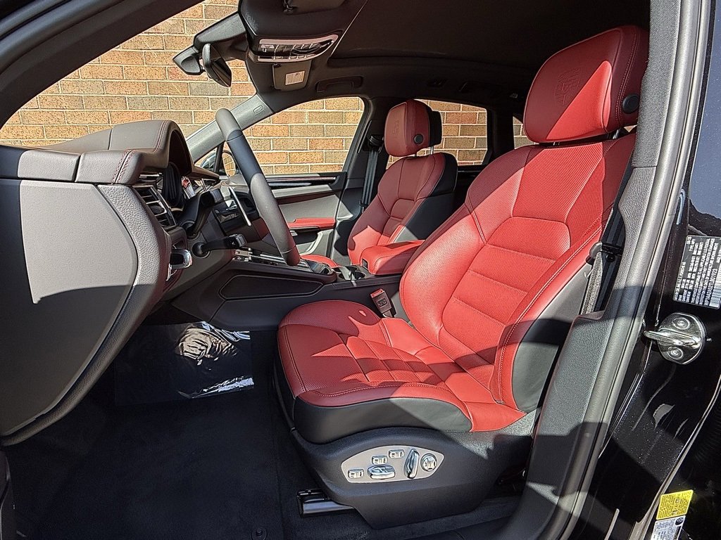 New 2026 Porsche Macan Turbo image 5
