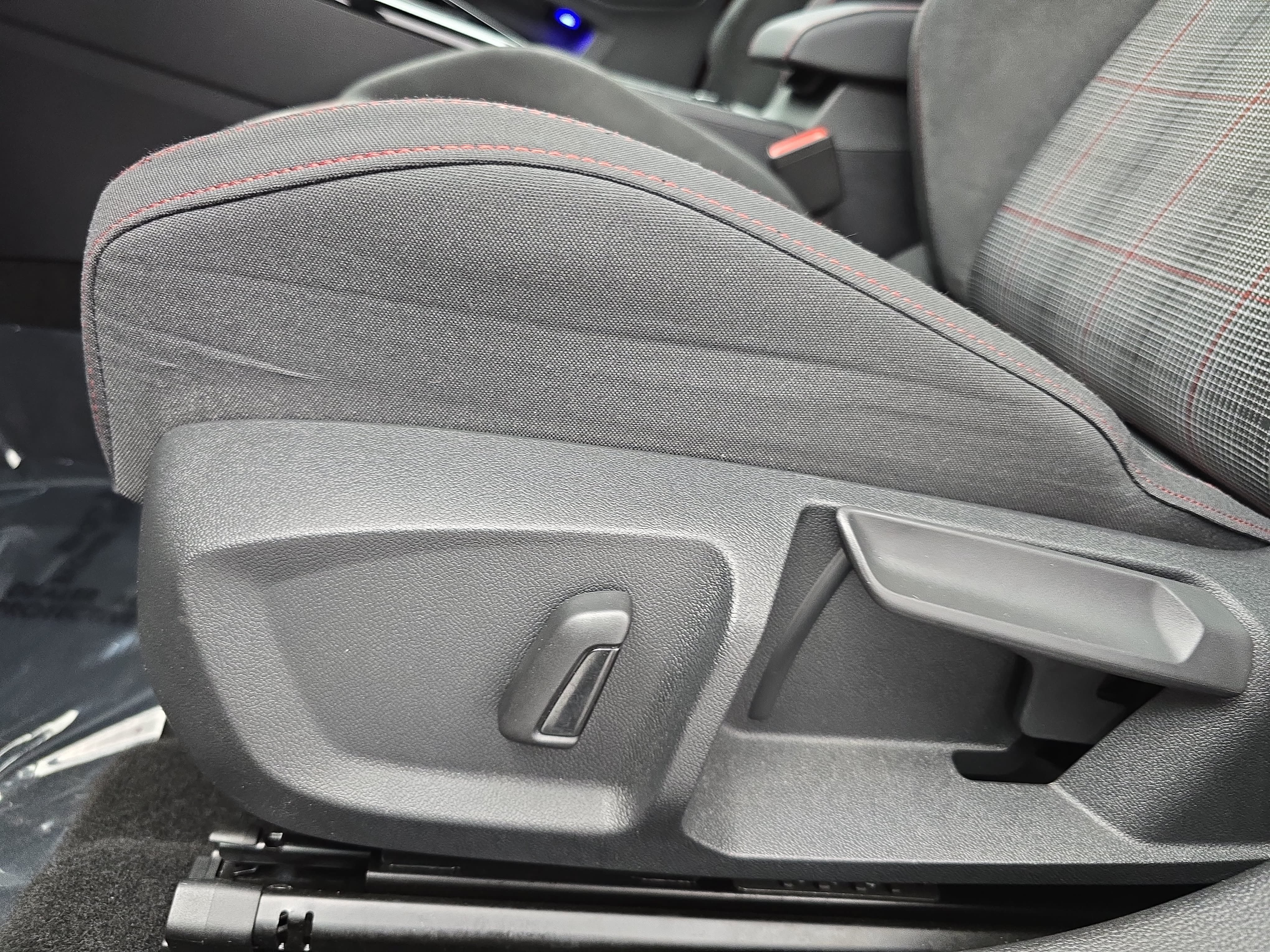 Certified 2024 Volkswagen GTI SE FWD image 28