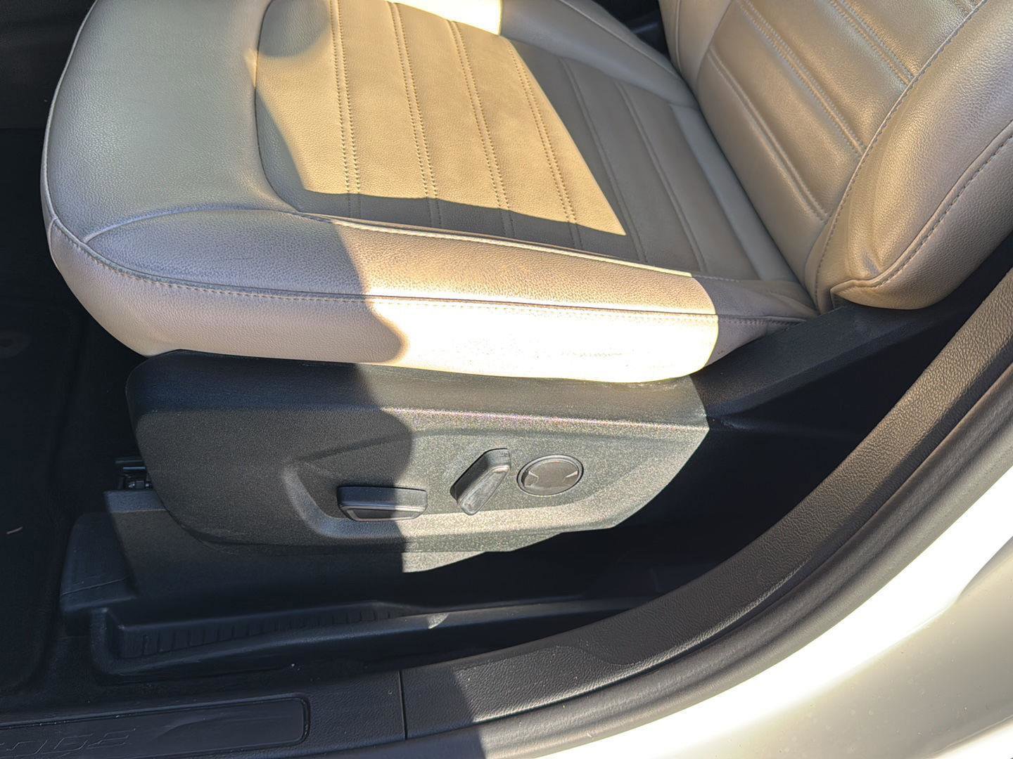 Used 2022 Ford Edge SEL w/ Convenience Package image 28