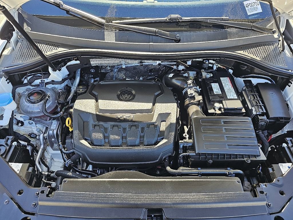 Used 2024 Volkswagen Tiguan SE R-Line image 10