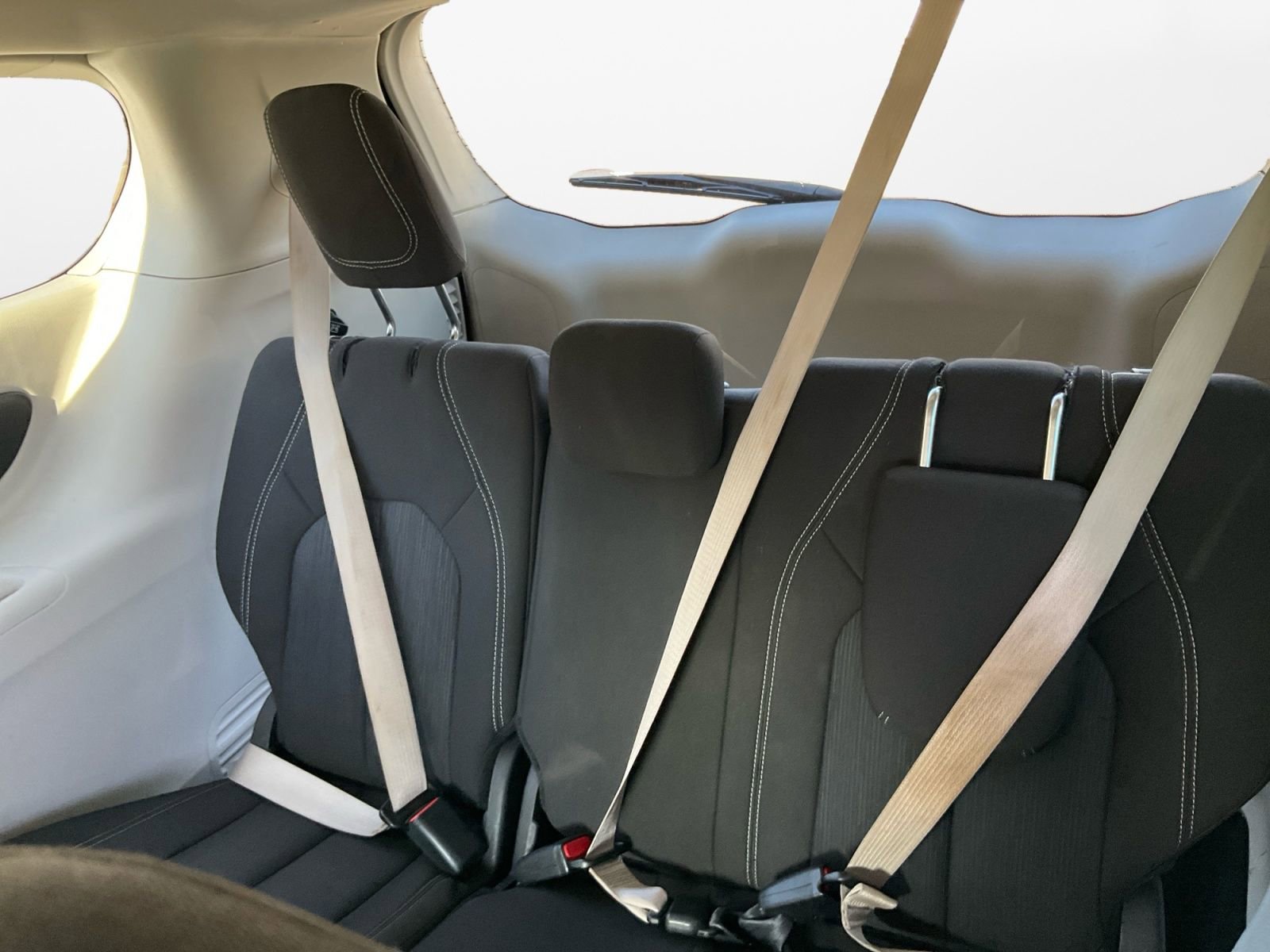 Used 2022 Chrysler Voyager LX image 13