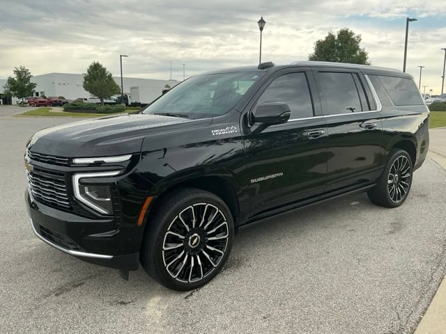 Used 2025 Chevrolet Suburban High Country AWD/4WD image 3