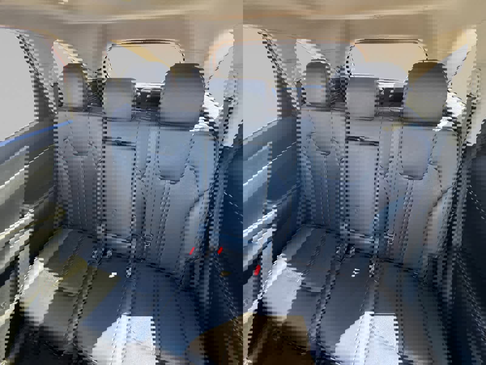 Used 2023 Kia Sorento S w/ Panoramic Sunroof Package image 13