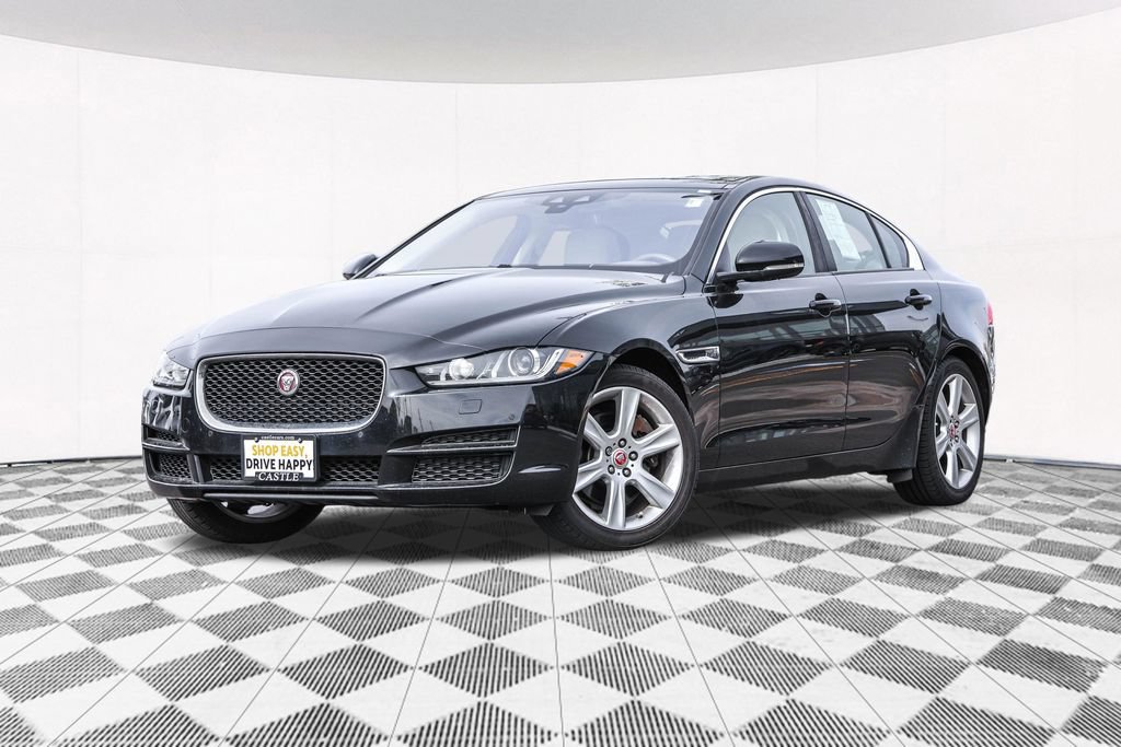 Used 2018 Jaguar XE Premium AWD/4WD image 2