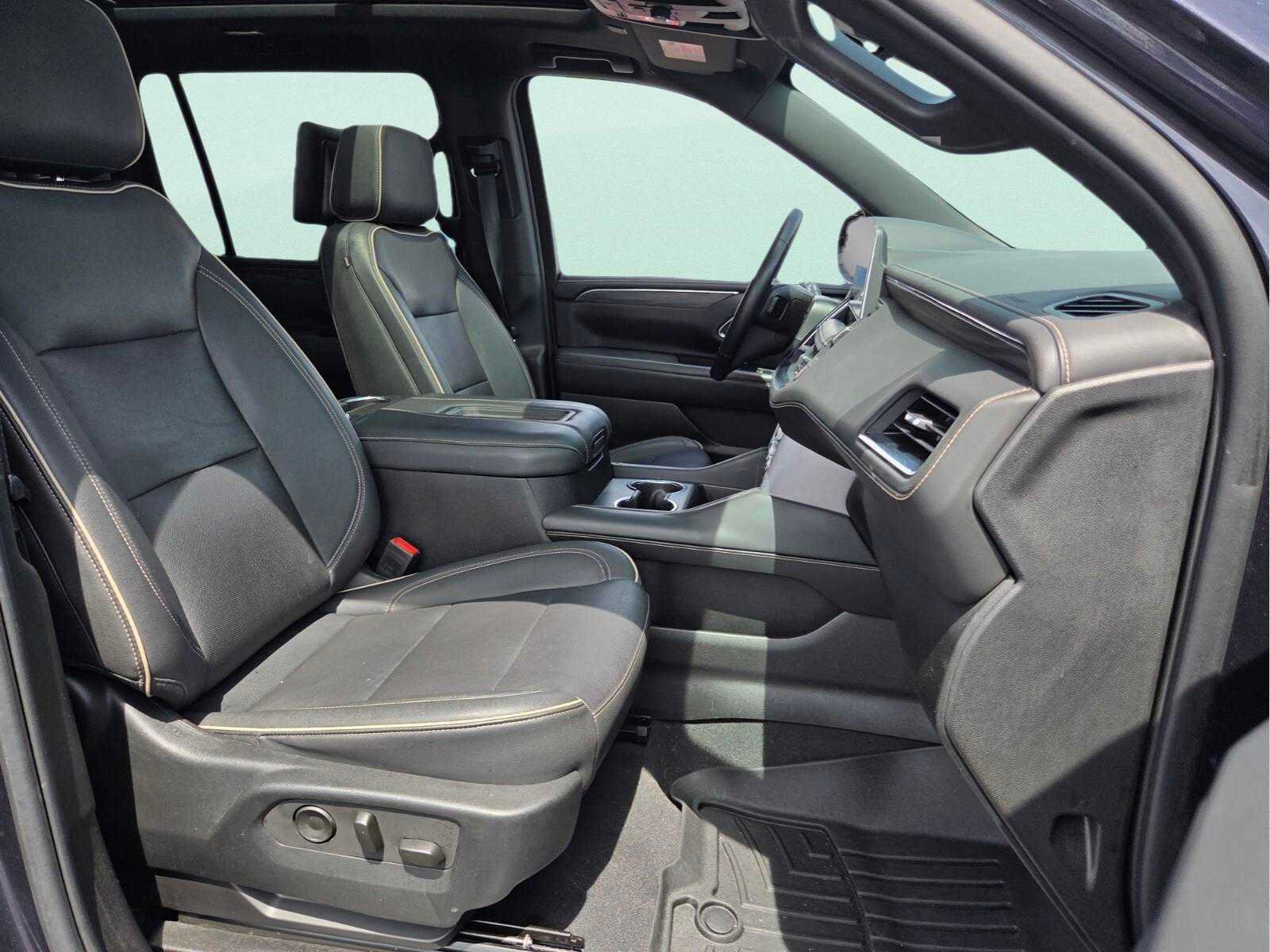 Used 2023 GMC Yukon XL SLT w/ SLT Premium Package AWD/4WD image 23