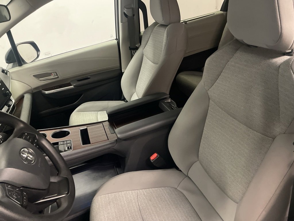 Used 2024 Toyota Sienna LE image 17