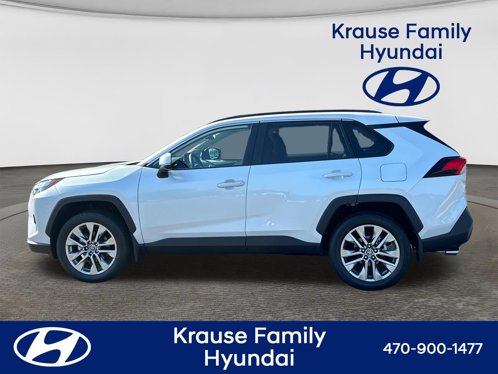 Used 2025 Toyota RAV4 XLE Premium w/ Weather Package FWD image 4