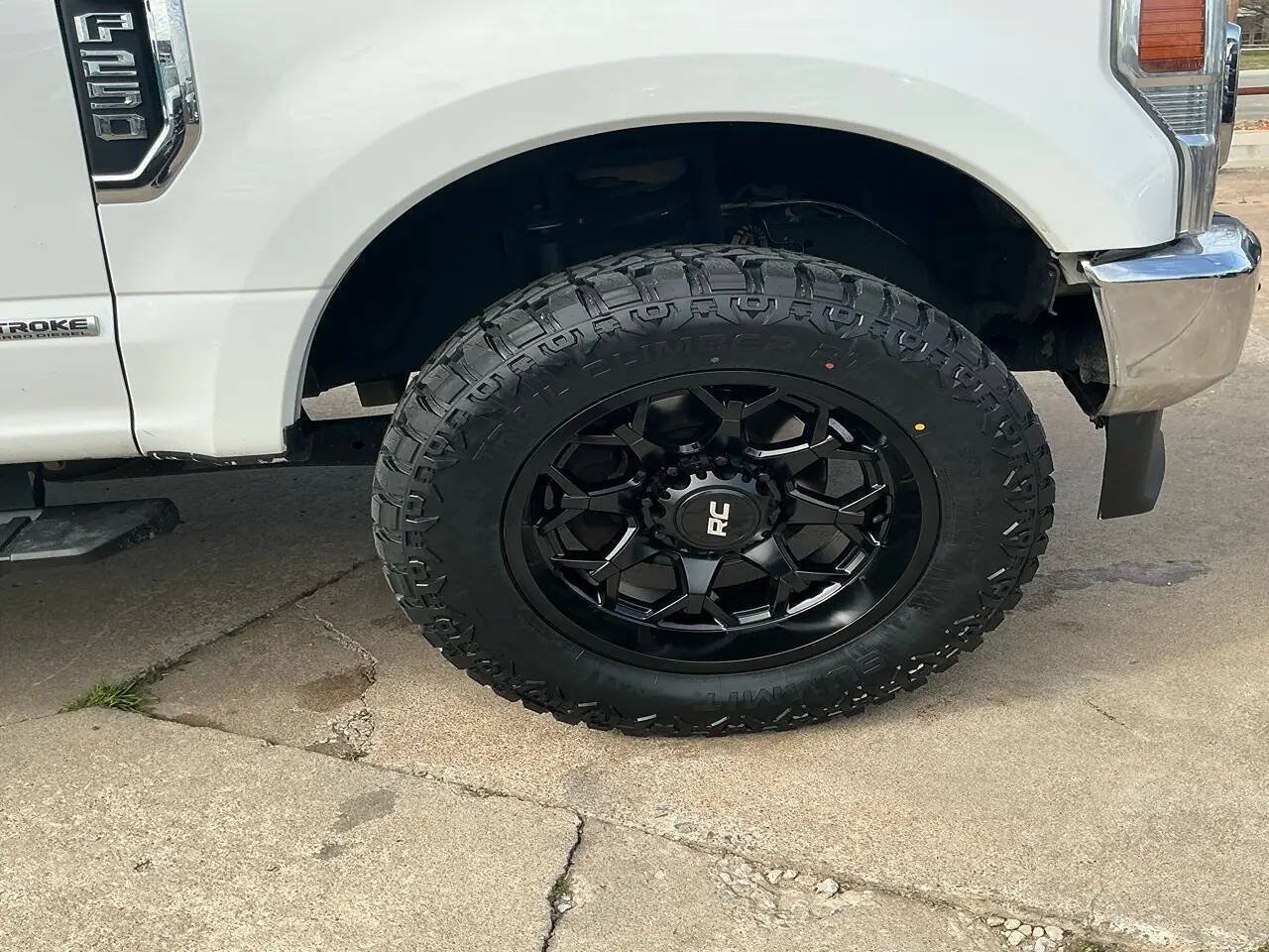 Used 2022 Ford F250 XLT w/ FX4 Off-Road Package AWD/4WD image 29