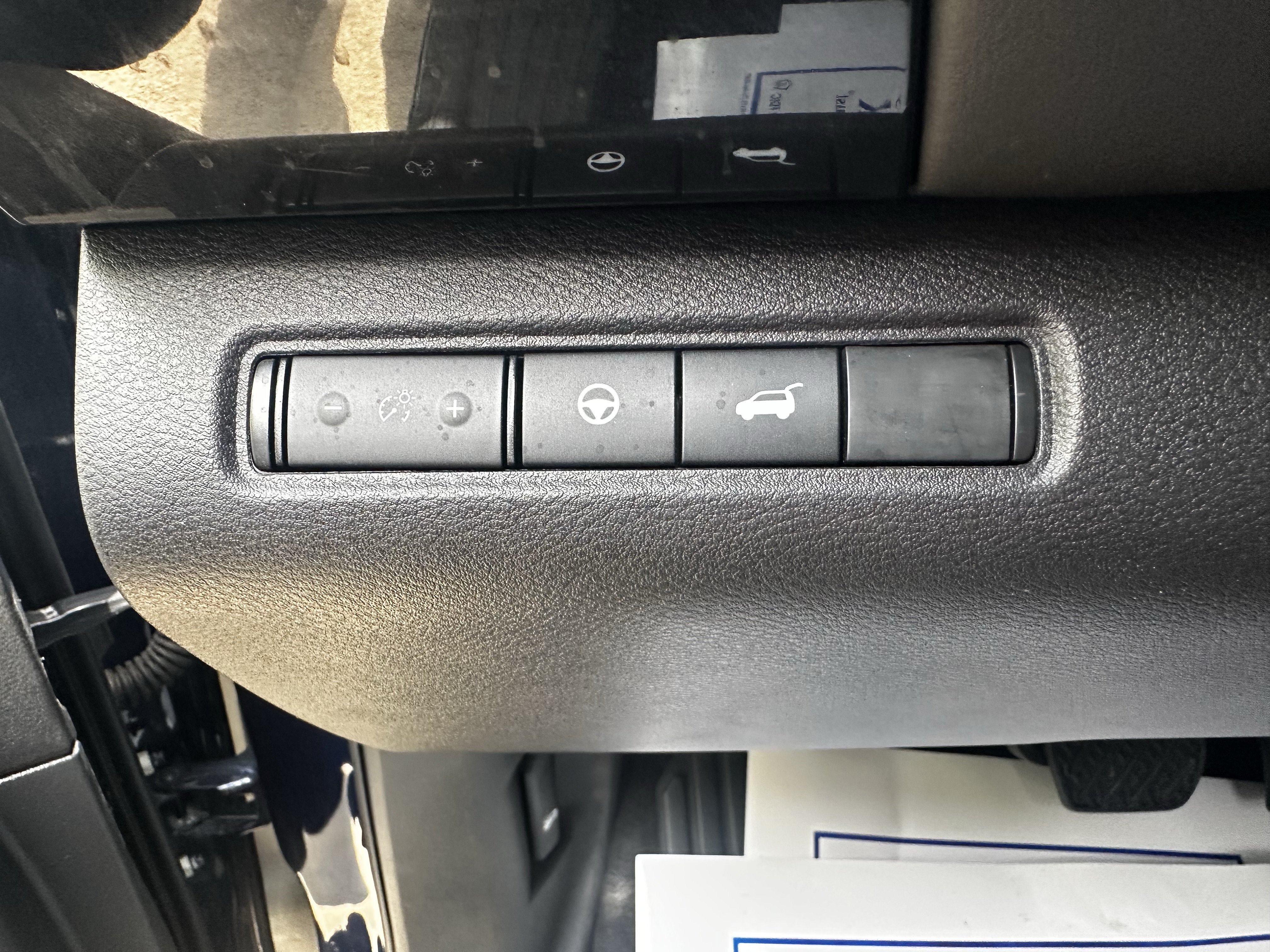 Used 2025 Nissan Pathfinder SV AWD/4WD image 10